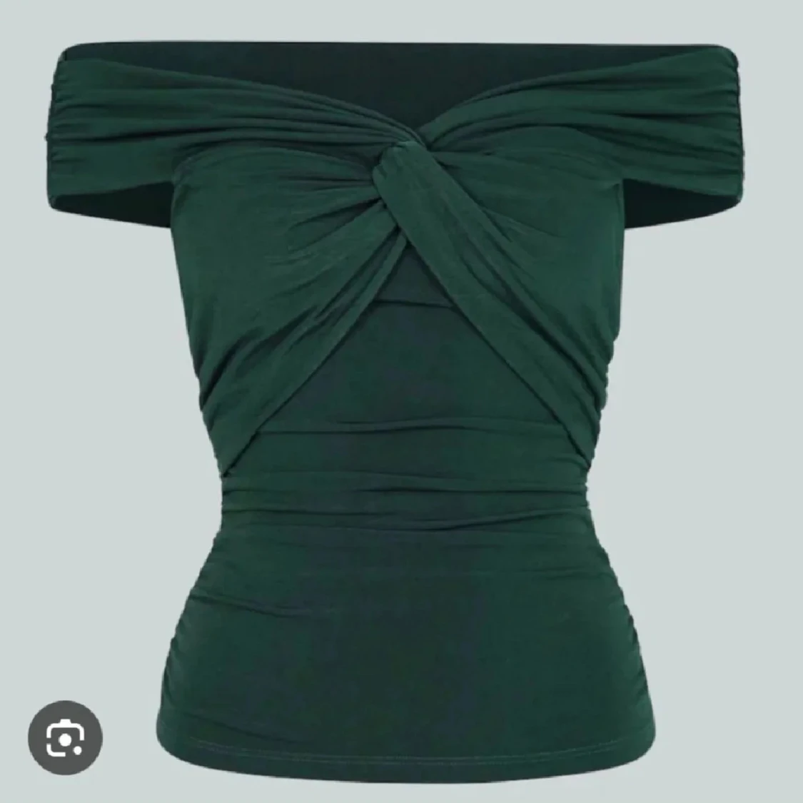 Mörkgrön omlotttopp från Bikbok