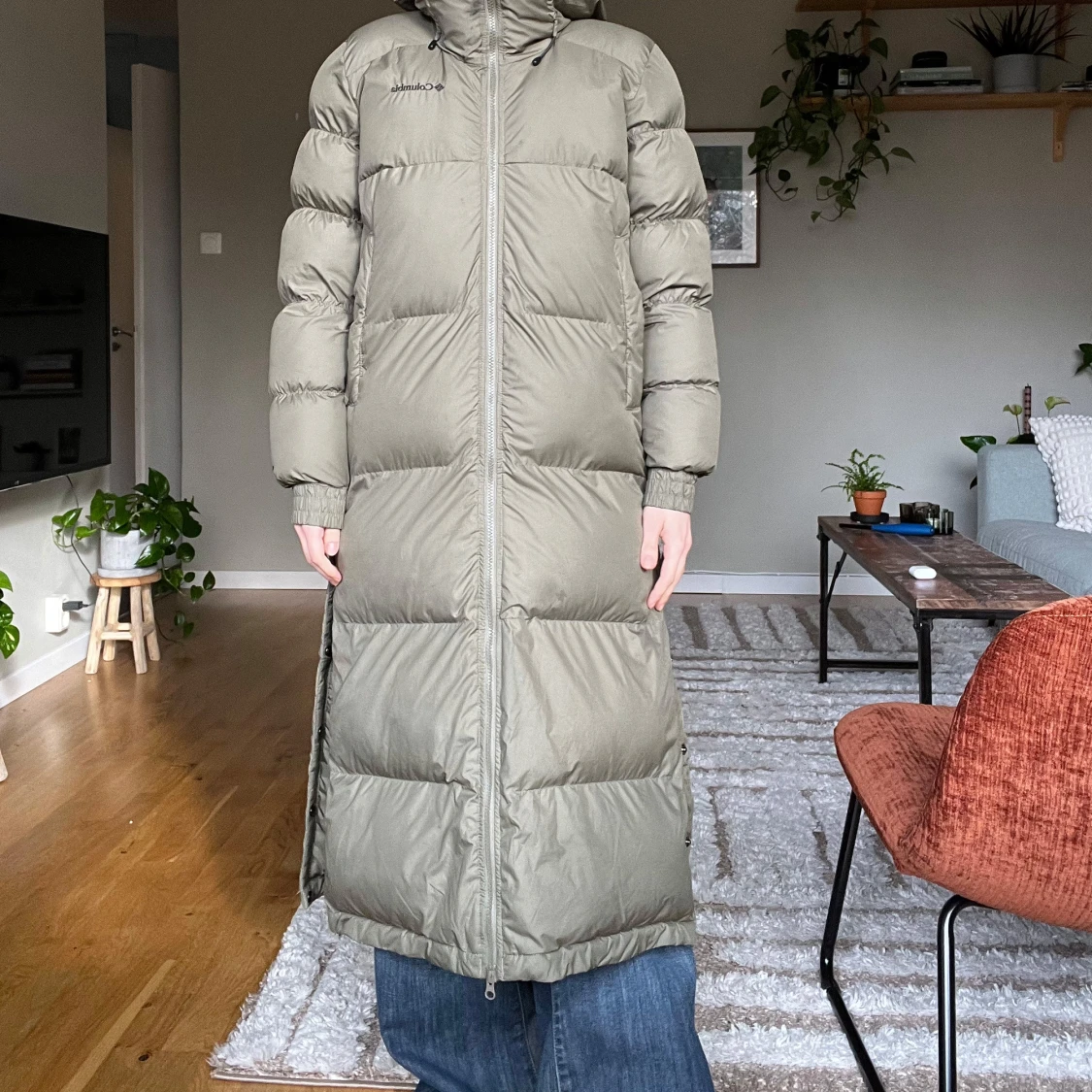 Olivgrön lång dunjacka