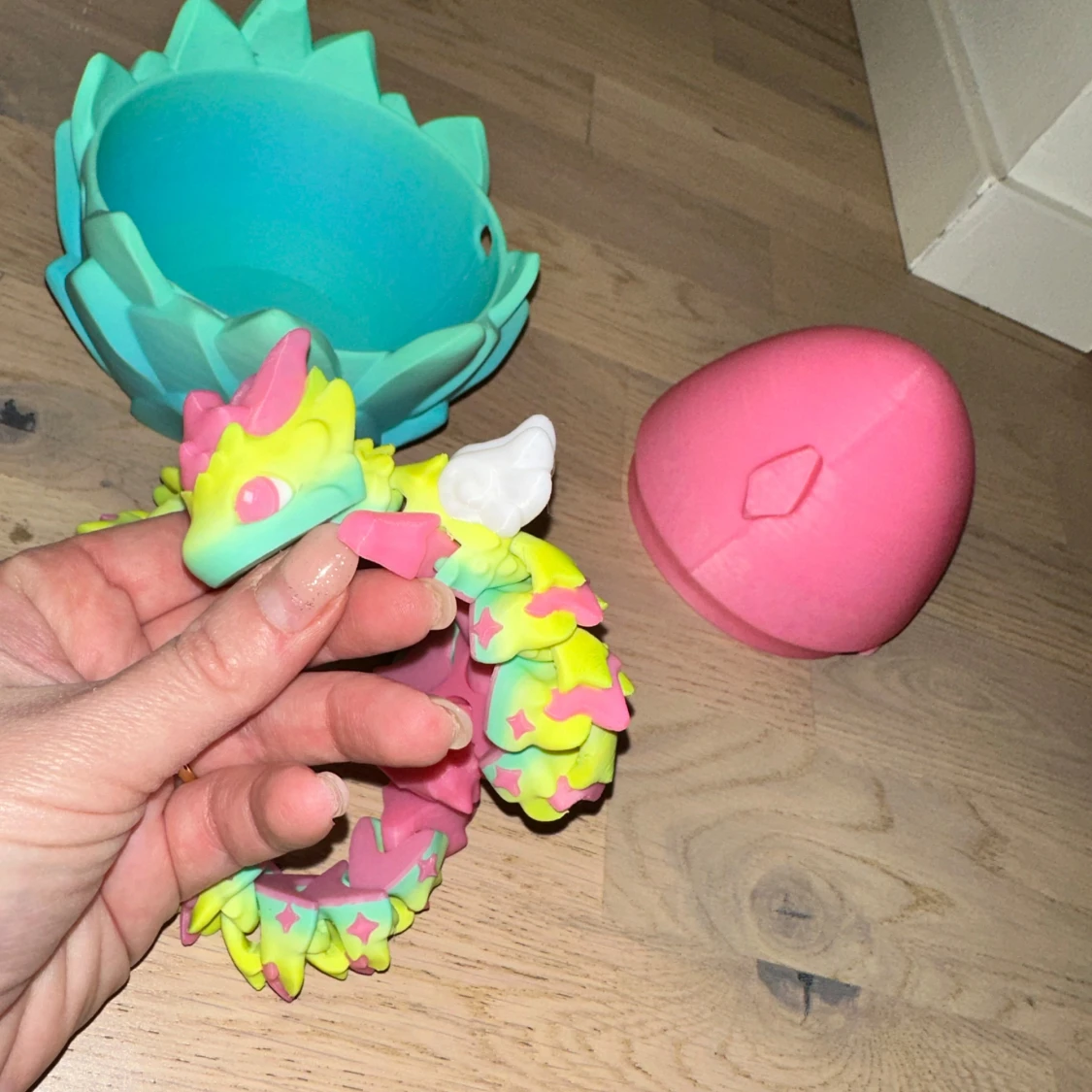 Färgglad drakleksak med ägg - 2