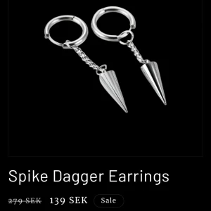 Spike Dagger Earrings - Snygga örhängen från taira, kostar från början 279. Helt oanvända då jag fick de i julklapp och de är inte min stil. Säljer billigt för att jag vill bli av med dom så fort som möjligt då jag rensar mitt rum.