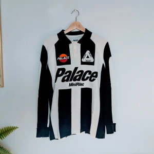 Palace Juventus Stickat Jersey - Skick 8/10