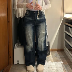 Cargojeans från Bershka  - Säljer dessa otroliga cargojeansen då dem knappt används längre, otroligt sköna och unika 💕