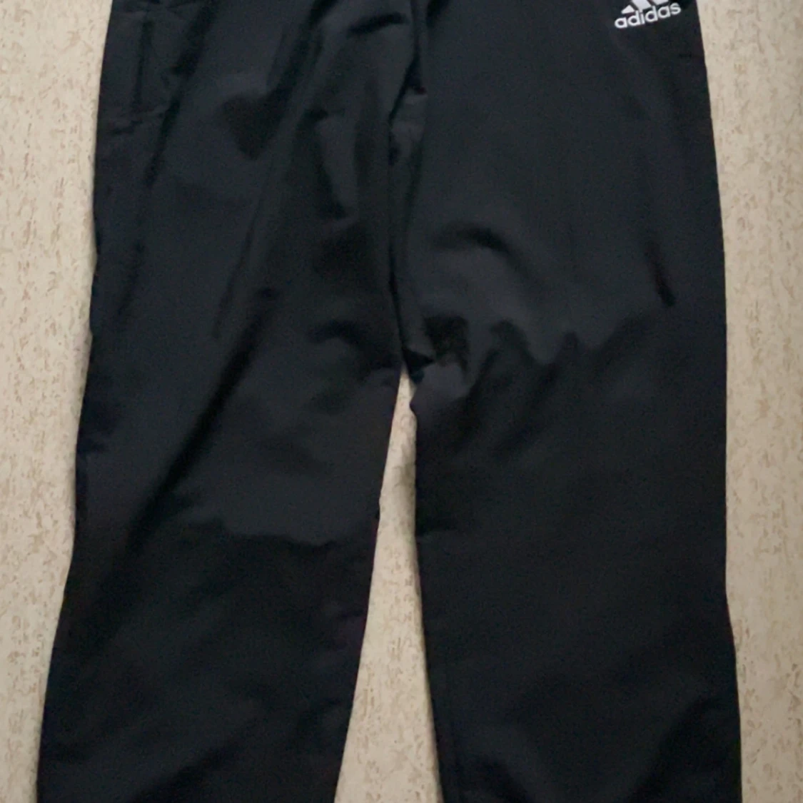 Svarta träningsbyxor från Adidas