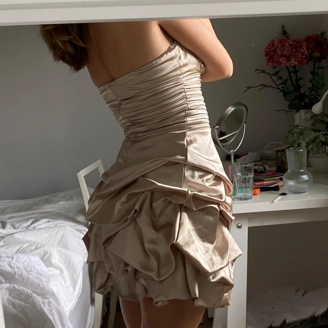 Guldig klänning  - 1