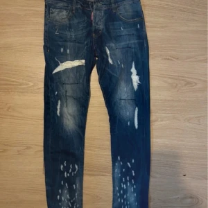 Dsqaured2 jeans - Mycket bra skick, inga fel på jeansen. 