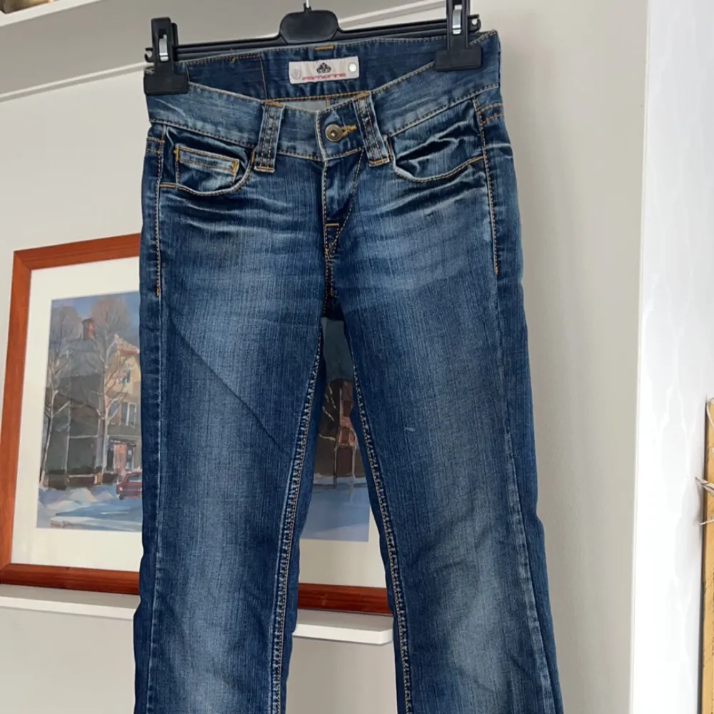 Super snygga jeans från Fornarina tyvärr för små för mig. . Farkut & Housut.