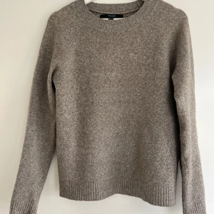 Stickad tröja - Stickad tröja från Vero Moda i jättebra skick! Skriv för fler bilder💕
