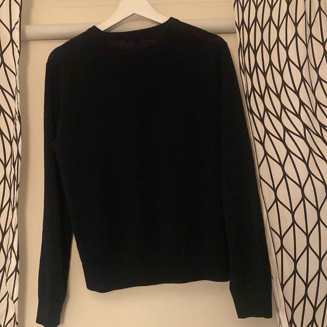 Mörkblå merinoull tröja från Uniqlo - 1