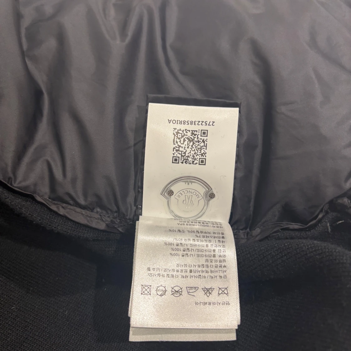 Svart pufferjacka från Moncler - 2