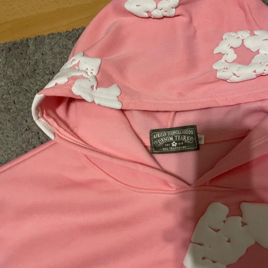 Rosa hoodie från Denim Tears - 2