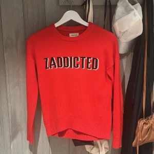 Röd stickad tröja från Zadig & Voltaire - Tröja från Zadig i bra skick storlek 14 years men funkar som XS. Skriv för fler bilder eller frågor🩷pris kan diskuteras 
