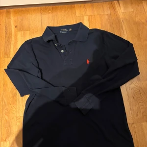 Ralph Lauren like med ärmar - |Model pike| skcik mycket bra 9/10| storlek s| pm för mer info🙌🏼