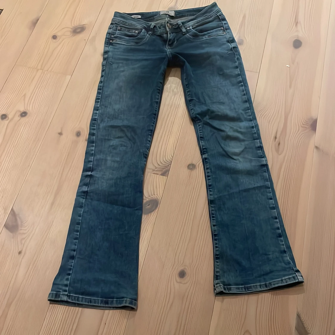 Blå bootcut jeans från LTB