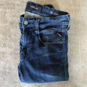 Blå jeans från Replay - // Replay | Nytt skick | Nypris runt 1800 | Storlek W29 L32 | Hör av dig vid fler frågor // ressellfabriken 