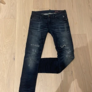 Mörkblå jeans från diesel  - Tjena! Säljer dessa feta diesel jeans eftersom att dom inte kommer till så mycket användning. Prisk kan diskuteras.
