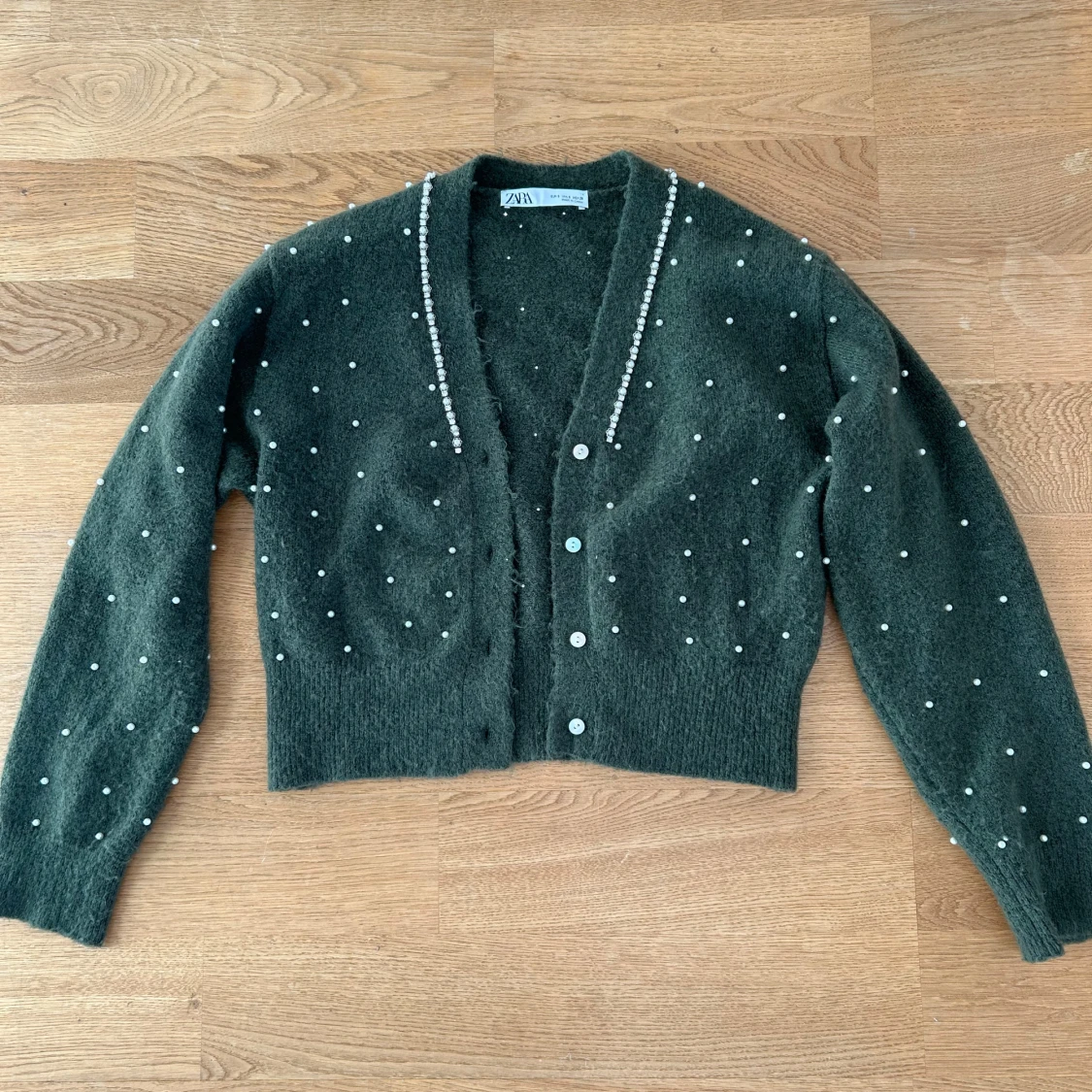 Grön kofta från Zara med pärldetaljer - 2