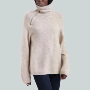 Mörkblå polotröja med dragkedja - Säljer en mysiga polotröja i mörkblått. Har en hög krage med dragkedja och långa ärmar. Köpt på bikbok💖