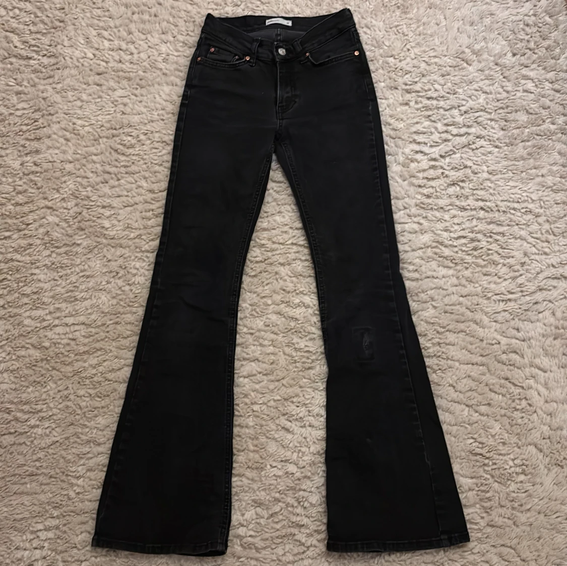 Svarta bootcut jeans från Gina tricot 