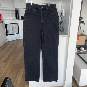 High Waist jeans - Snygga svarta jeans med hög midja och rak passform