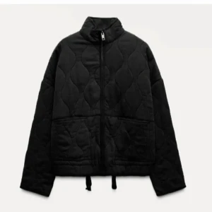 Söker!!! Jacka från Zara - Söker den svarta quiltade jackan från zara i storlek L. Skriv om ni är intresserade av att sälja!