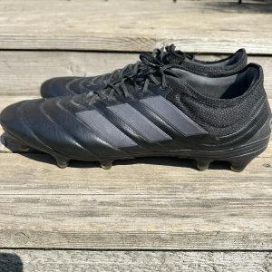 Adidas Copa svarta fotbollsskor - Säljer ett par fina Adidas Cooa 19.1 i storlek 48,5 .