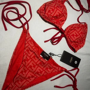 Orange bikini.  - Skriv för mer information. 1*1. Helt nytt. Kommer med allt i bilden.    Finns i två storlekar S . 