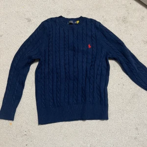 Polo Ralph Lauren - Hej säljer min polo Ralph lauren tröja eftersom att den inte passar mig den är såklart helt ny storlek m