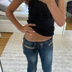 misssixty 24 jeans low waist bootcut,dem har tyvärr blivit för korta. - Asssnygga Blå jeans från miss sixty i storlek 24,som tyvärr har blivit förkorta❤️ midjemåttet är 75centimeter och tvärs över midjan är det 32,5centimeter❤️