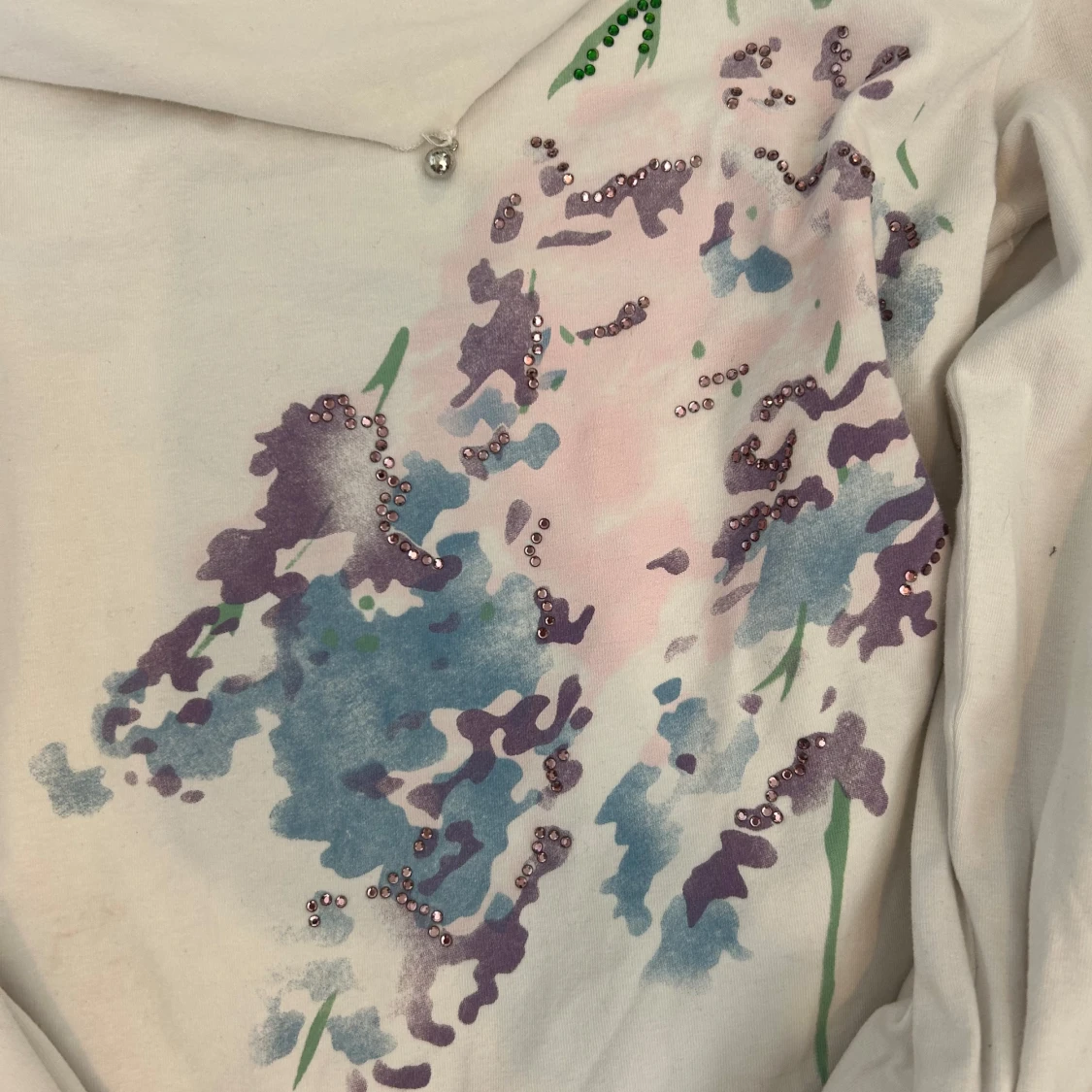 Vit långärmad topp med blommor - 2