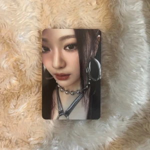 The 1st Album Armageddon, ningning - Cool photocard från aespa’s första album 'Armageddon'! Perfekt för dig som älskar K-pop och vill samla på unika idolbilder. Snygg design och detaljer som passar perfekt i din samling eller som dekoration.