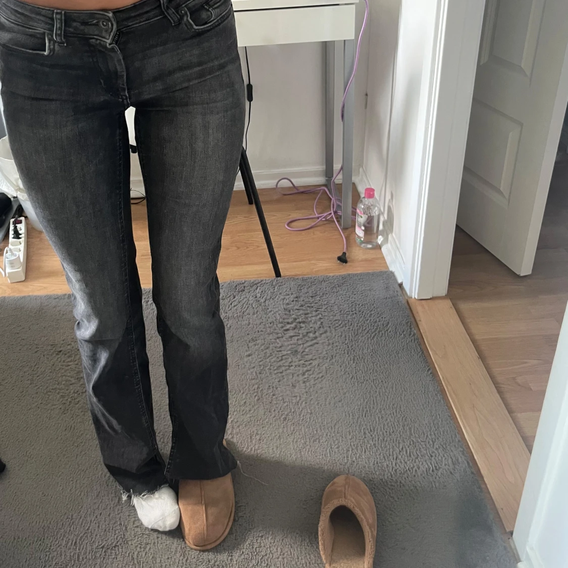 svart/grå bootcut jeans med slits, midwaist - 3