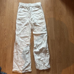 Vita linnebyxor från Kappahl XS - Vita linnebyxor från Kappahl i storlek xs, använda en gång. 
