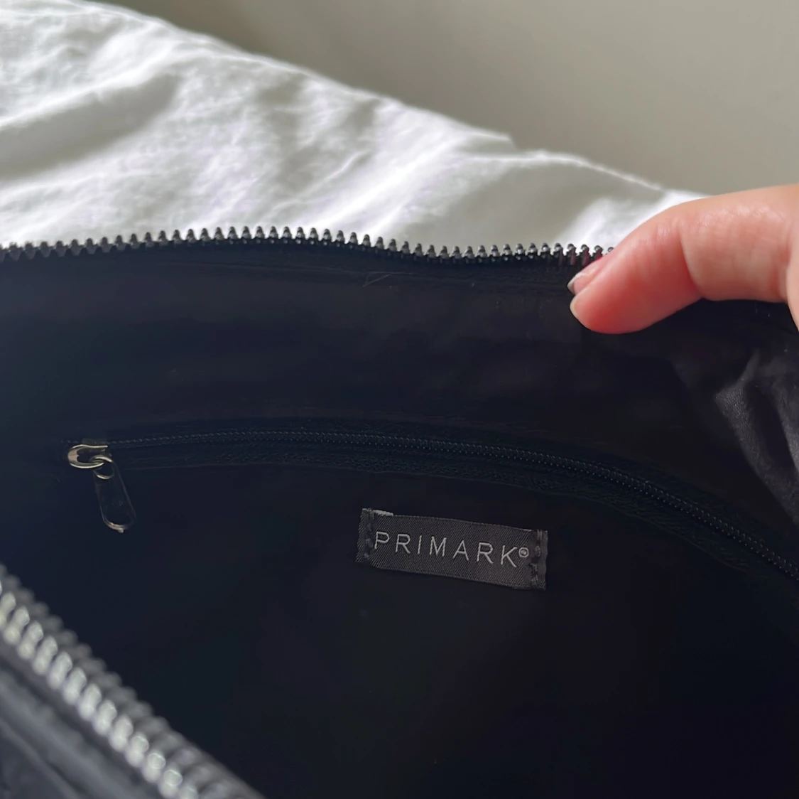 Svart handväska från Primark - 2