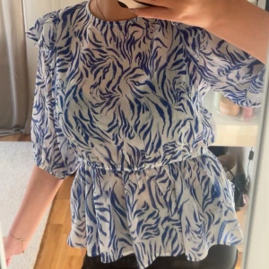 Blus - Säljer min jättesöta blus från Kappahl då den knappt kommer till användning! 💞