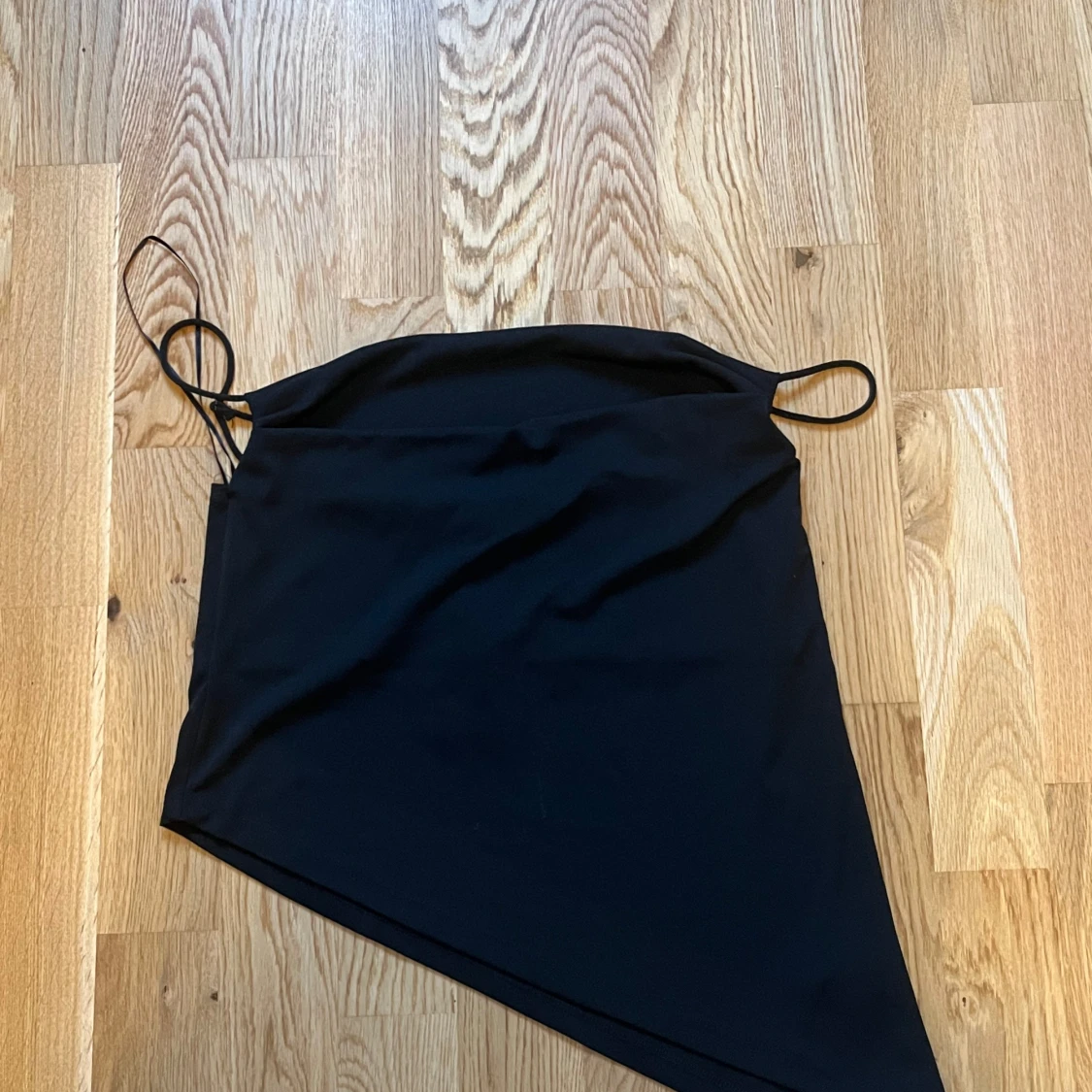 Svart asymmetrisk linnetopp Bik Bok - 1