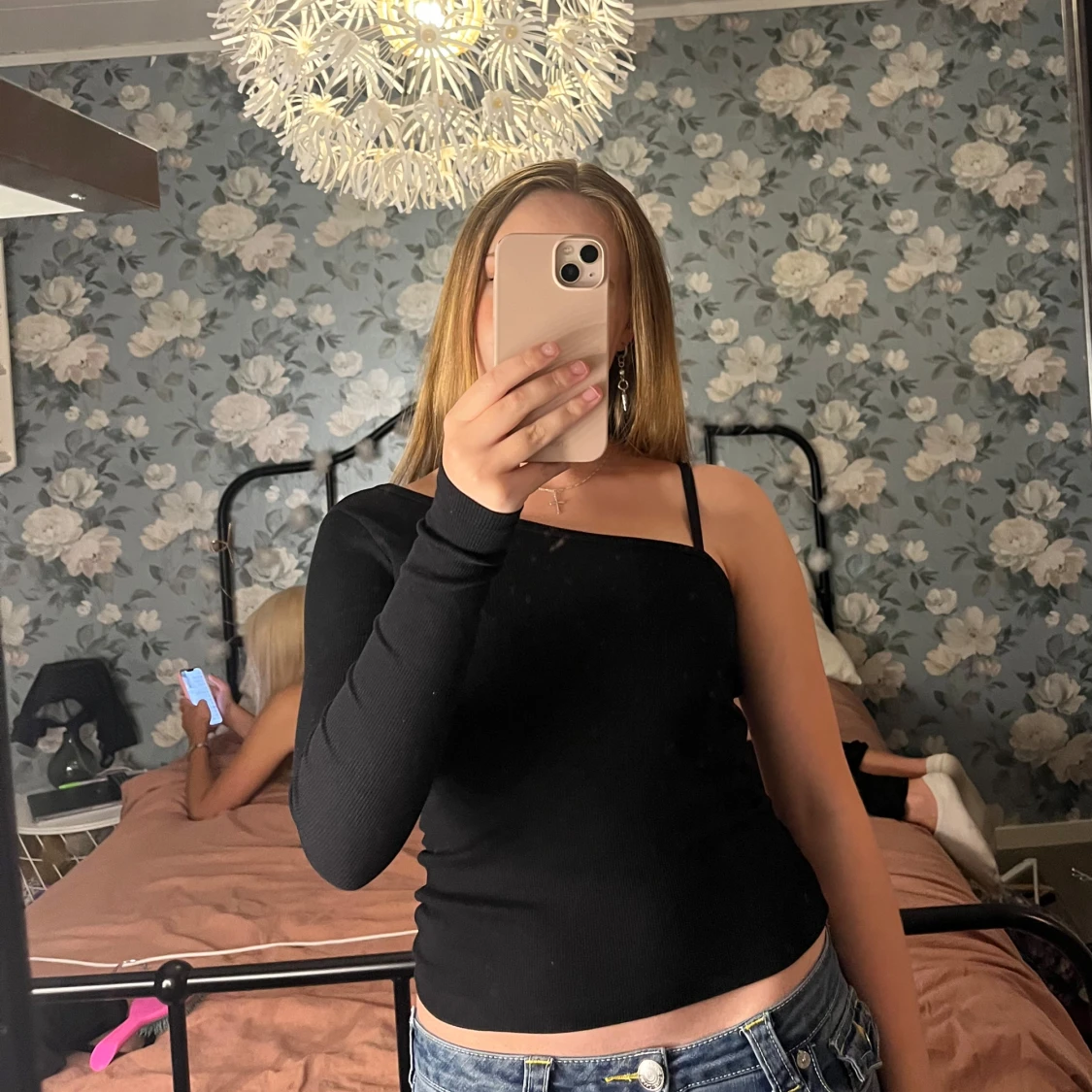 Svart asymmetrisk tröja