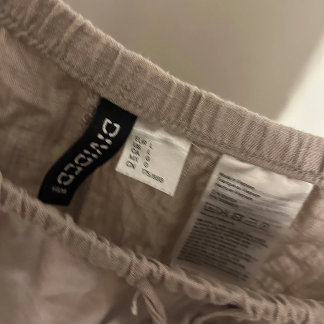 Beiga linnebyxor från Divided - 2