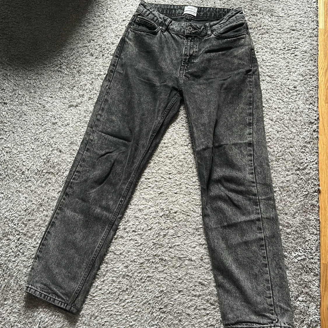 Svarta raka jeans från Grunt