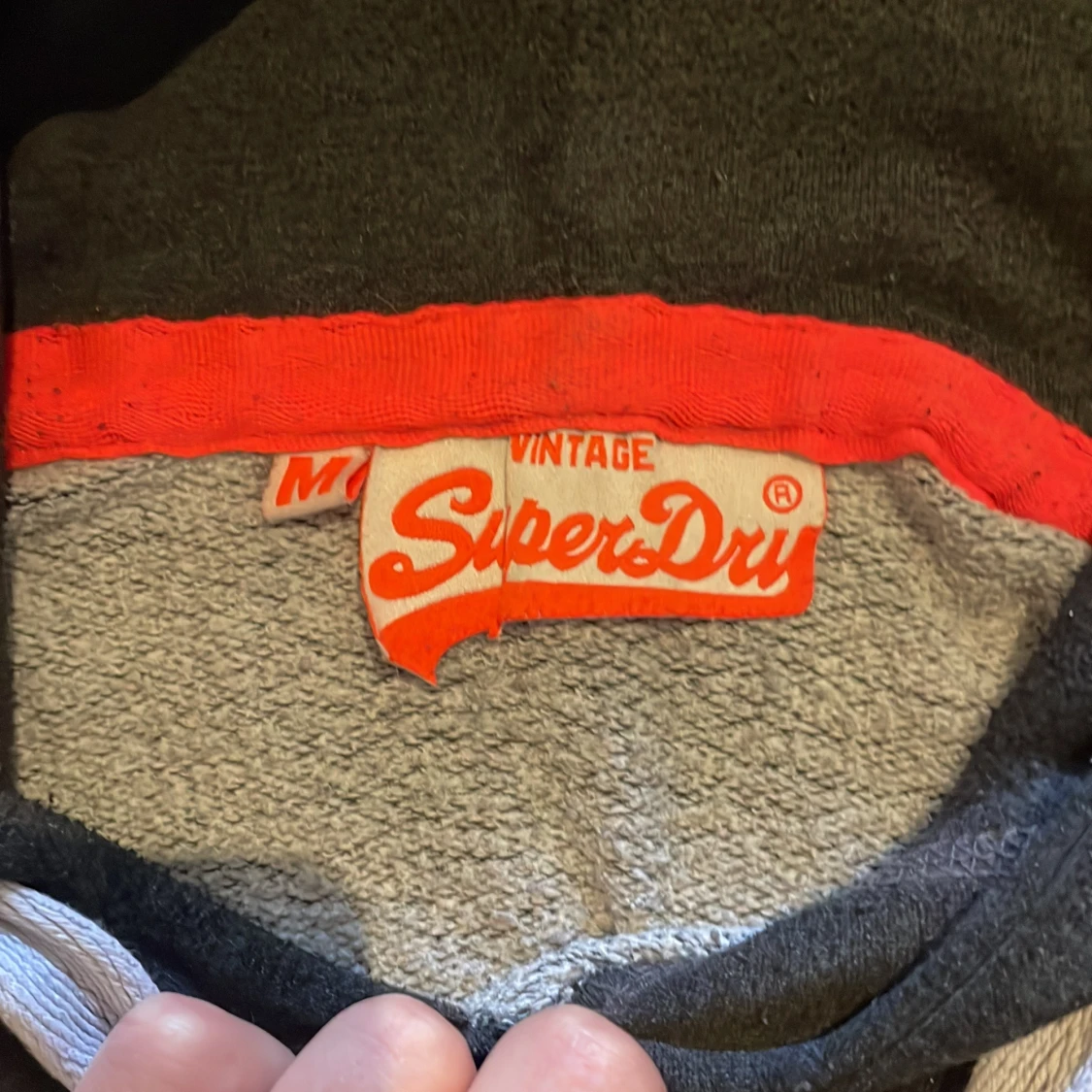Svart Superdry hoodie med röd logga - 2