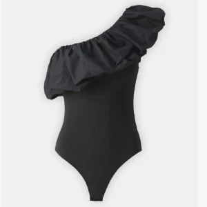 Svart oneshoulder body med volang - Supersnygg svart oneshoulder body med volang. Storlek XS. 