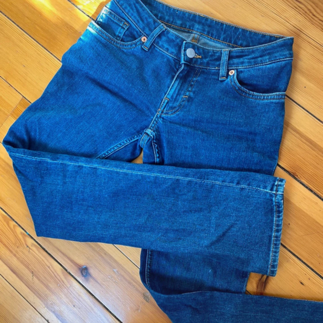 Blå bootcut jeans från Monki - 2