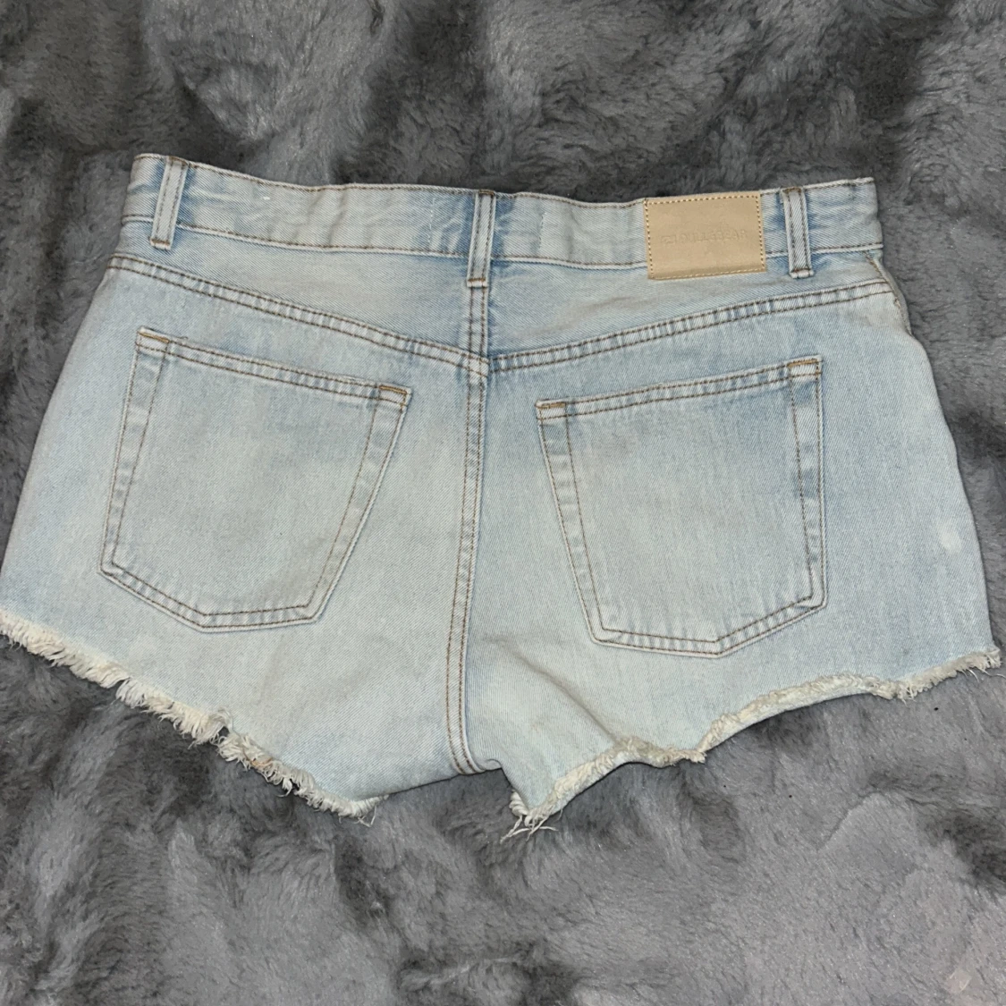 Ljusblå jeansshorts från Pull&Bear - 1