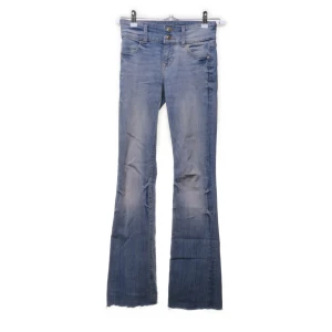 Low waist jeans  - Low waist jeans från bershka, passar XXS/XS! Säljer pga att de är för små på mig ❤️ 