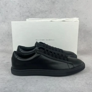 Oliver Cabell jet black sneaker - – Condition: 10/10 - brand new  – What is included: Box & dustbag