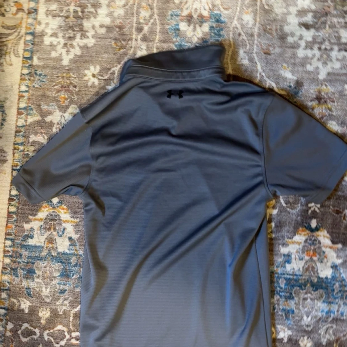 Grå pikétröja från Under Armour