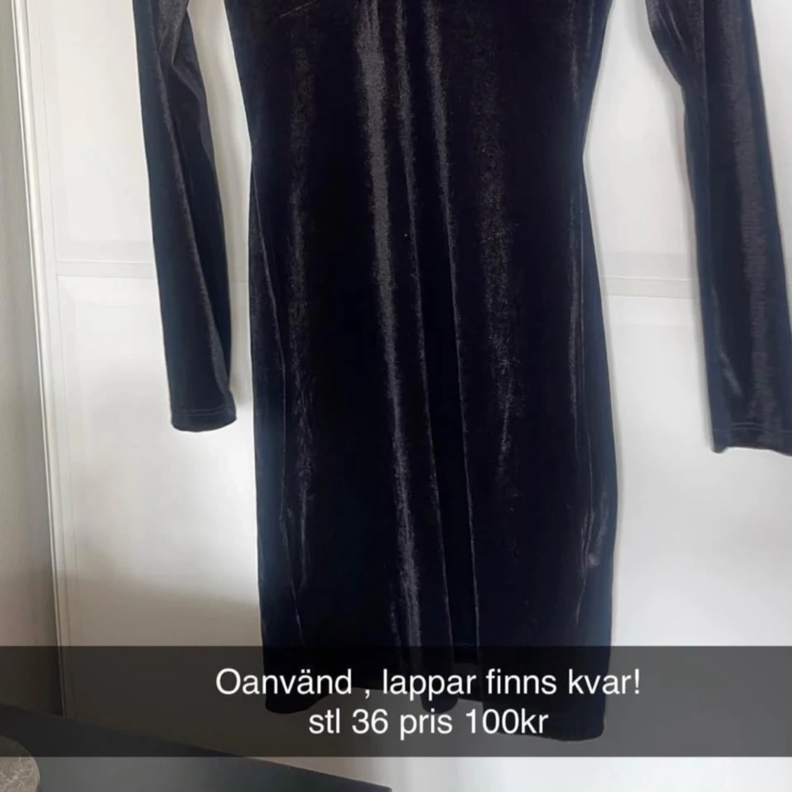 Svart sammetsklänning  - 1