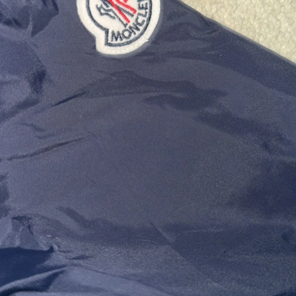 Marinblå vindjacka från Moncler - 2