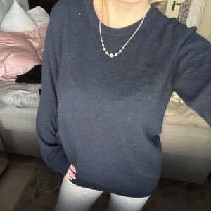 Kashmir tröja - Mörkblå kashmir tröja 