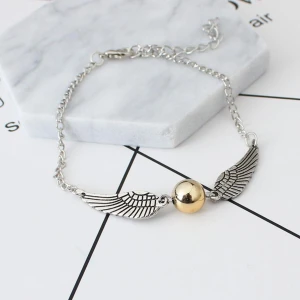 Harry Potter Armband - Coolt Harry Potter armband med rörliga berlocker. (96)