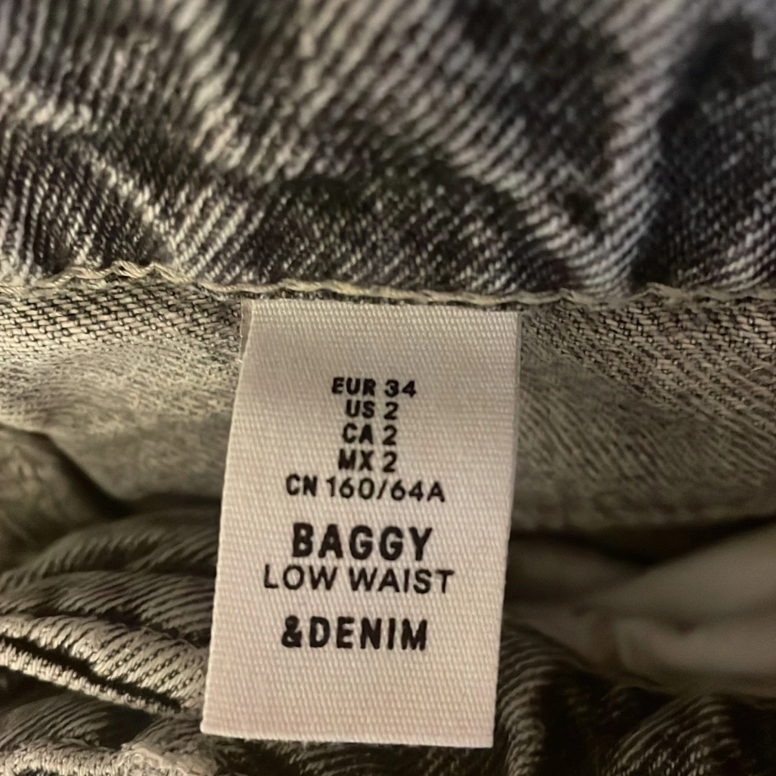 Grå baggy jeans från &Denim, strl 34 - 1